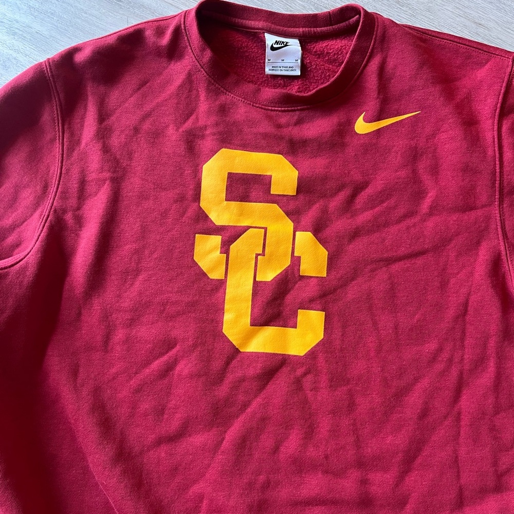 USC size medium red and yellow crewneck sweatshirt collegiate apparel Nike